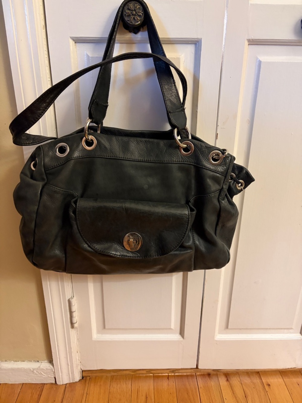 I Santi Everyday Black Leather-Look Shoulder Bag with Front Flap